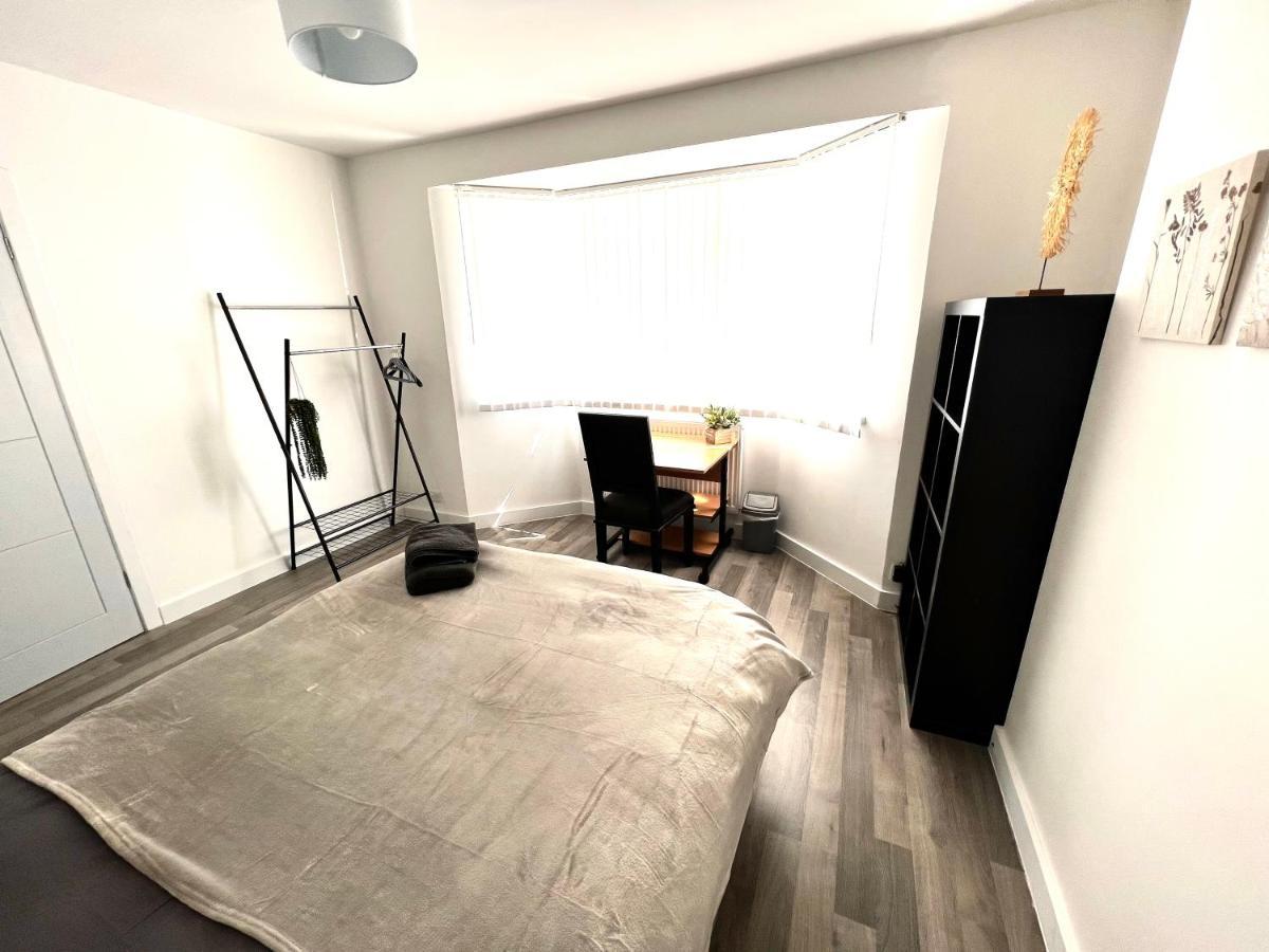 Modern Double Room With Fire Tv Λονδίνο Εξωτερικό φωτογραφία